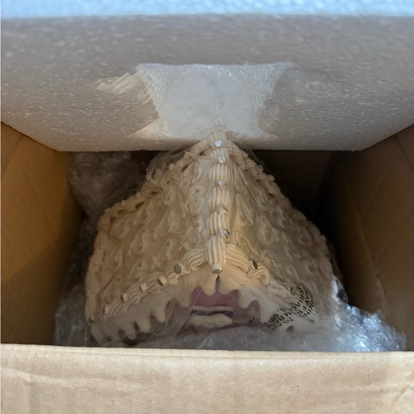 8.5” Valerie Parr Pink Love Gingerbread House Decor - Picture 2 of 10